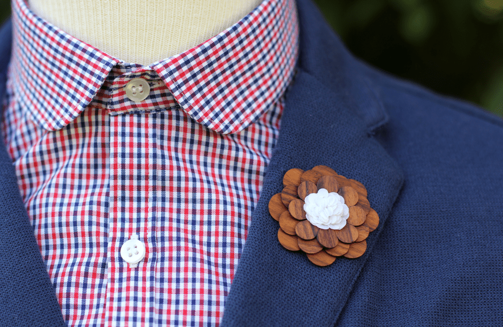 A Wooden Lapel Flower Makes a Manly Groom’s Boutonniere