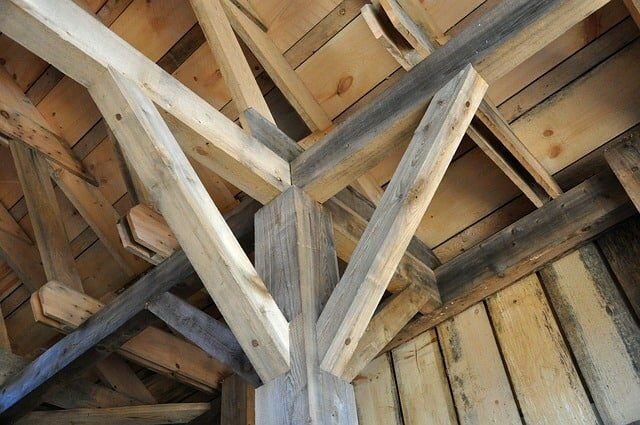 What Size Wood Beam is Commonly Used as a Main Support in Houses?